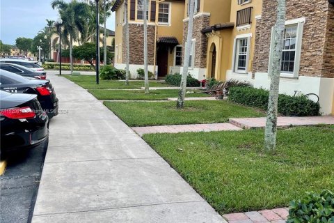 Townhouse in Cutler Bay, Florida 3 bedrooms, 135.54 sq.m. № 972303 - photo 1