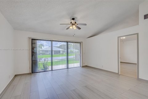 House in Palm Beach Gardens, Florida 2 bedrooms, 105.44 sq.m. № 647745 - photo 22