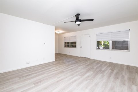 Condo in Coconut Creek, Florida, 2 bedrooms  № 1128981 - photo 23