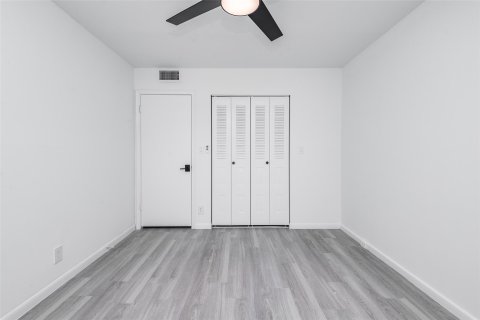 Condo in Coconut Creek, Florida, 2 bedrooms  № 1128981 - photo 16