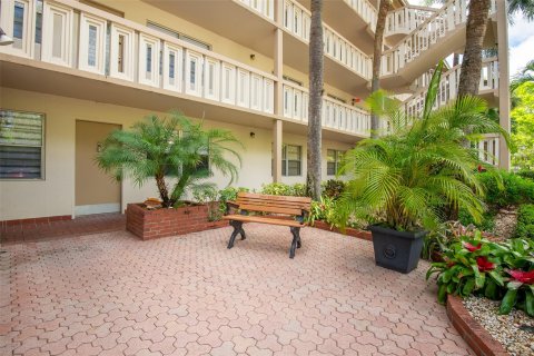 Condominio en venta en Coconut Creek, Florida, 2 dormitorios, 92.9 m2 № 1128981 - foto 4