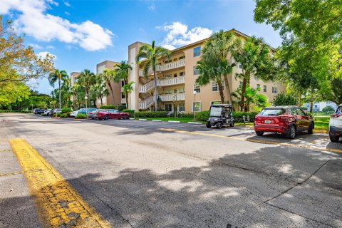 Condo in Coconut Creek, Florida, 2 bedrooms  № 1128981 - photo 2