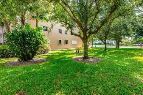 Condo in Coconut Creek, Florida, 2 bedrooms  № 1128981 - photo 1