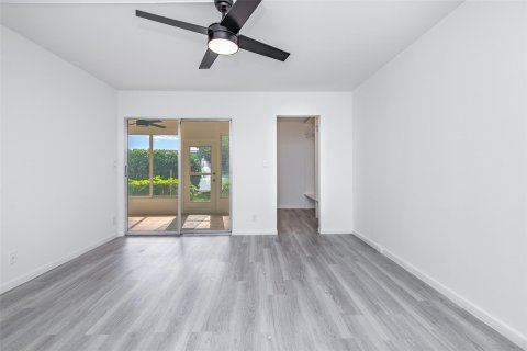 Condo in Coconut Creek, Florida, 2 bedrooms  № 1128981 - photo 15