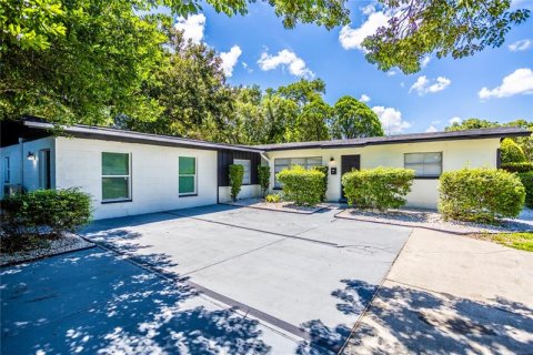 Villa ou maison à louer à Orlando, Floride: 3 chambres, 120.4 m2 № 219588 - photo 1