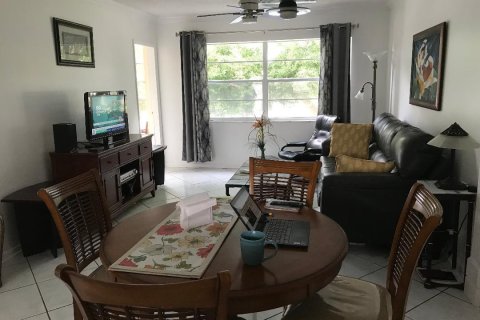 Copropriété à vendre à Lauderdale Lakes, Floride: 1 chambre, 63.55 m2 № 945136 - photo 2