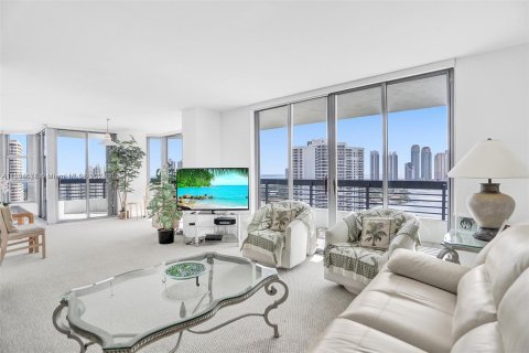 Condo in Aventura, Florida, 2 bedrooms  № 1421737 - photo 16