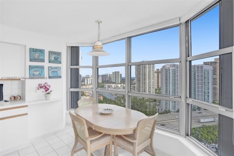 Condo in Aventura, Florida, 2 bedrooms  № 1421737 - photo 12