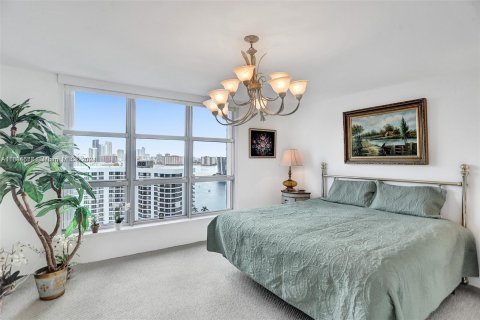 Condo in Aventura, Florida, 2 bedrooms  № 1421737 - photo 9