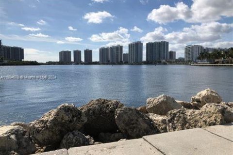 Condo in Aventura, Florida, 2 bedrooms  № 1421737 - photo 24