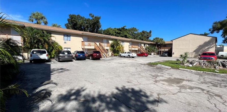 Коммерческая недвижимость в Форт Майерс, Флорида № 233611