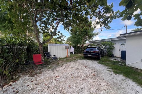 House in North Miami Beach, Florida 4 bedrooms, 155.7 sq.m. № 1309299 - photo 22