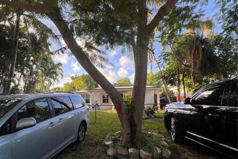 House in North Miami Beach, Florida 4 bedrooms, 155.7 sq.m. № 1309299 - photo 30