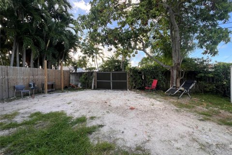 House in North Miami Beach, Florida 4 bedrooms, 155.7 sq.m. № 1309299 - photo 19