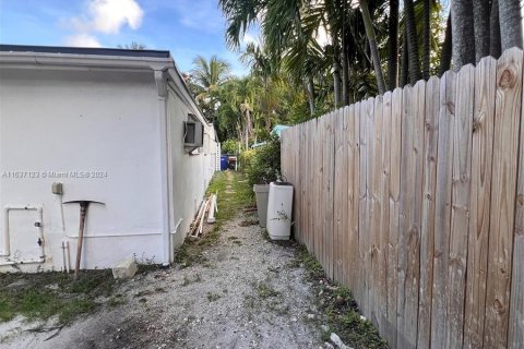 House in North Miami Beach, Florida 4 bedrooms, 155.7 sq.m. № 1309299 - photo 21