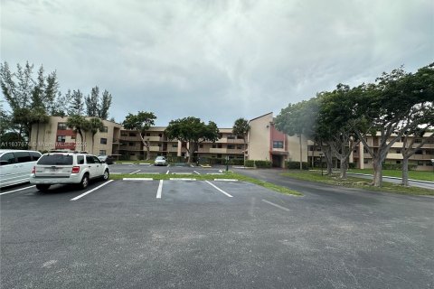 Condo in Miramar, Florida, 2 bedrooms  № 1309662 - photo 2