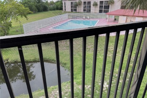 Condo in Miramar, Florida, 2 bedrooms  № 1309662 - photo 26