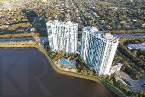 Condo in Sunrise, Florida, 1 bedroom  № 1292881 - photo 1