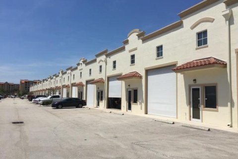 Immobilier commercial à vendre à West Palm Beach, Floride № 775829 - photo 1