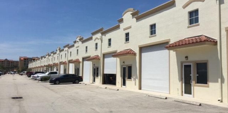 Commercial property in West Palm Beach, Florida № 775829