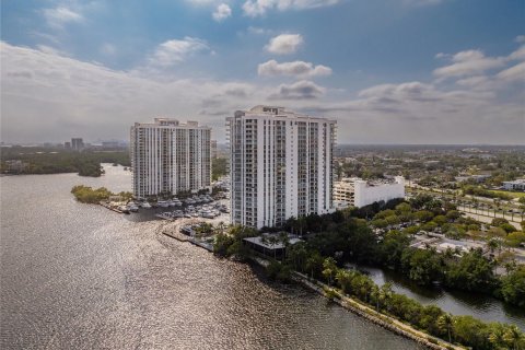 Condo in Aventura, Florida, 4 bedrooms  № 984373 - photo 30