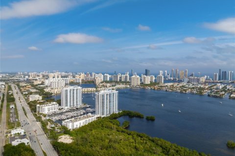 Condo in Aventura, Florida, 4 bedrooms  № 984373 - photo 11