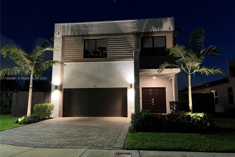 House in Miami, Florida 5 bedrooms, 263.19 sq.m. № 1423904 - photo 4