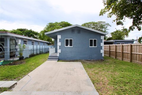 House in Miami, Florida 4 bedrooms, 107.58 sq.m. № 1423932 - photo 2