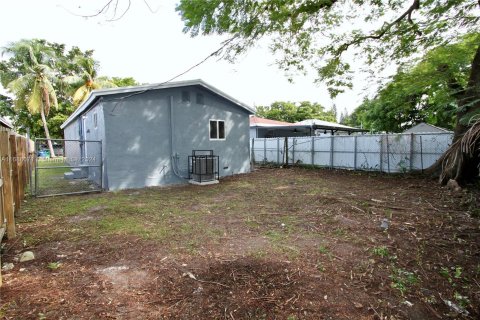 House in Miami, Florida 4 bedrooms, 107.58 sq.m. № 1423932 - photo 4