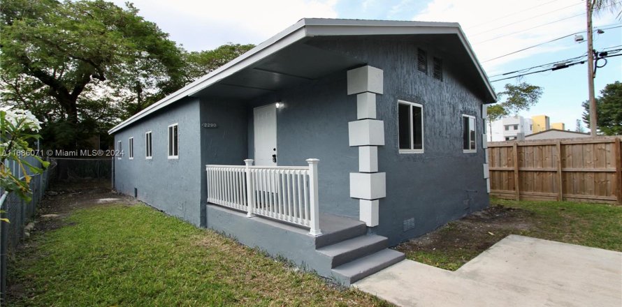 House in Miami, Florida 4 bedrooms, 107.58 sq.m. № 1423932