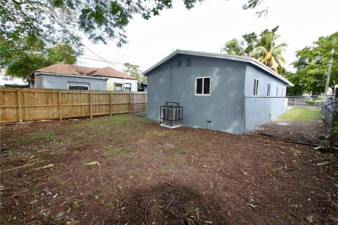 House in Miami, Florida 4 bedrooms, 107.58 sq.m. № 1423932 - photo 6