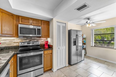 Condo in Delray Beach, Florida, 2 bedrooms  № 815289 - photo 12