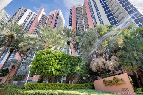 Condominio en venta en Sunny Isles Beach, Florida, 2 dormitorios, 135.36 m2 № 25839 - foto 16