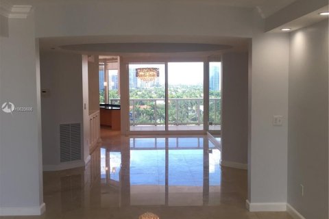 Condominio en venta en Sunny Isles Beach, Florida, 2 dormitorios, 135.36 m2 № 25839 - foto 1