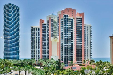 Condominio en venta en Sunny Isles Beach, Florida, 2 dormitorios, 135.36 m2 № 25839 - foto 15