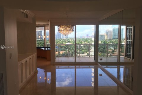 Condominio en venta en Sunny Isles Beach, Florida, 2 dormitorios, 135.36 m2 № 25839 - foto 2