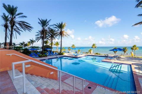 Condominio en venta en Sunny Isles Beach, Florida, 2 dormitorios, 135.36 m2 № 25839 - foto 19