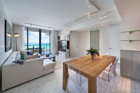 Condo in Miami Beach, Florida, 3 bedrooms  № 25844 - photo 1