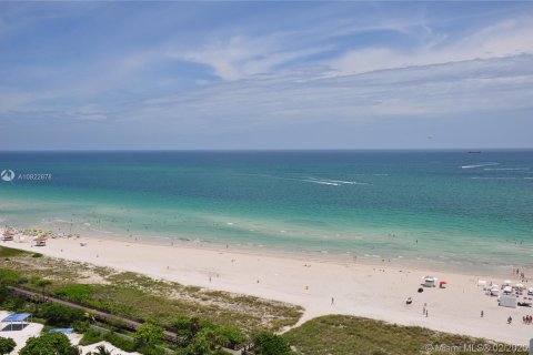 Condo in Miami Beach, Florida, 3 bedrooms  № 25844 - photo 2