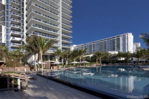 Condominio en alquiler en Miami Beach, Florida, 3 dormitorios, 141.12 m2 № 25844 - foto 14