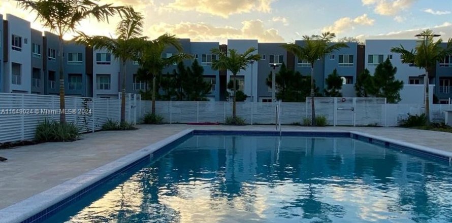 Condo in Miami, Florida, 2 bedrooms  № 1333442