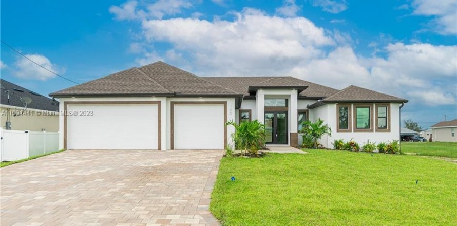 House in Cape Coral, Florida 4 bedrooms, 200.11 sq.m. № 908418