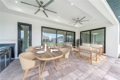 Villa ou maison à vendre à Cape Coral, Floride: 4 chambres, 200.11 m2 № 908418 - photo 25
