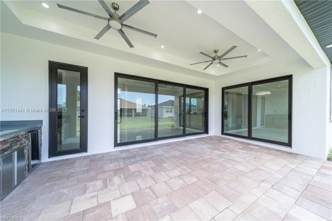 House in Cape Coral, Florida 4 bedrooms, 200.11 sq.m. № 908418 - photo 18