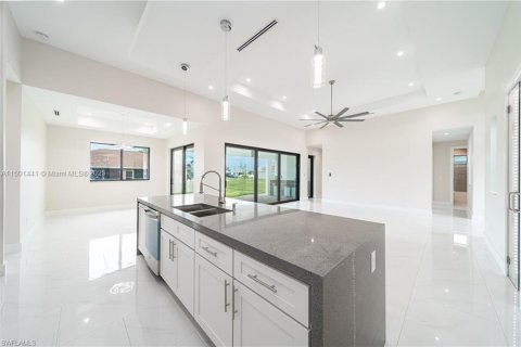 Villa ou maison à vendre à Cape Coral, Floride: 4 chambres, 200.11 m2 № 908418 - photo 8
