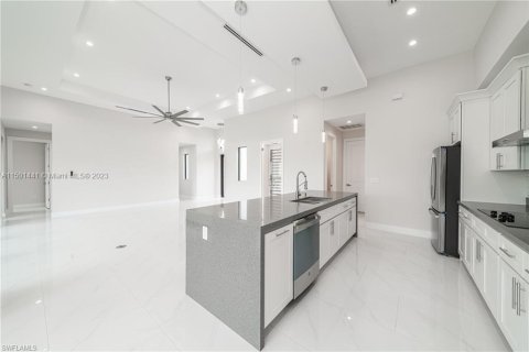 Casa en venta en Cape Coral, Florida, 4 dormitorios, 200.11 m2 № 908418 - foto 23