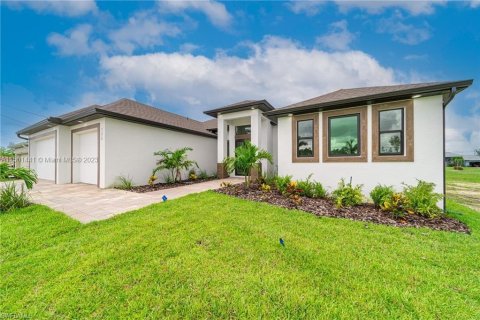 Casa en venta en Cape Coral, Florida, 4 dormitorios, 200.11 m2 № 908418 - foto 2