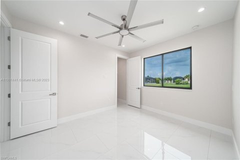 House in Cape Coral, Florida 4 bedrooms, 200.11 sq.m. № 908418 - photo 20