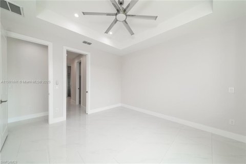 House in Cape Coral, Florida 4 bedrooms, 200.11 sq.m. № 908418 - photo 17