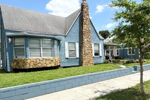 House in Tampa, Florida 4 bedrooms, 211.54 sq.m. № 1324014 - photo 2